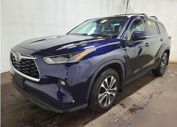 2022 TOYOTA HIGHLANDER XLE