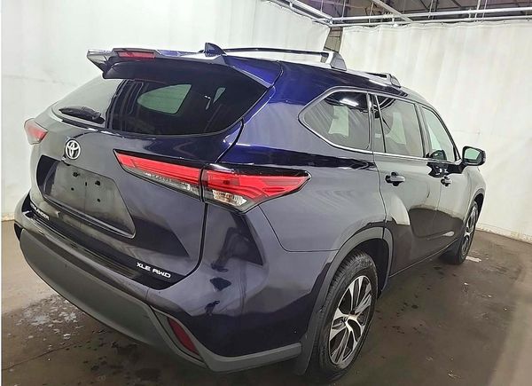2022 TOYOTA HIGHLANDER XLE