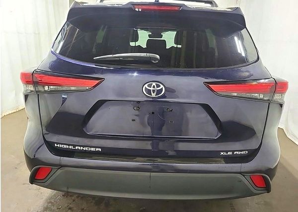 2022 TOYOTA HIGHLANDER XLE