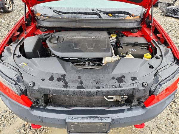2019 JEEP CHEROKEE Trailhawk — Engine bay