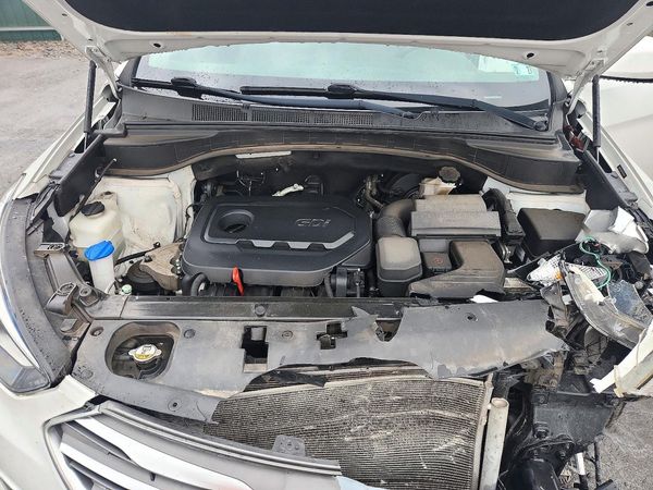 2017 HYUNDAI SANTA FE — Engine bay