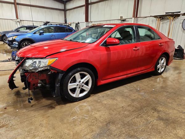 2012 TOYOTA CAMRY — Front 3/4