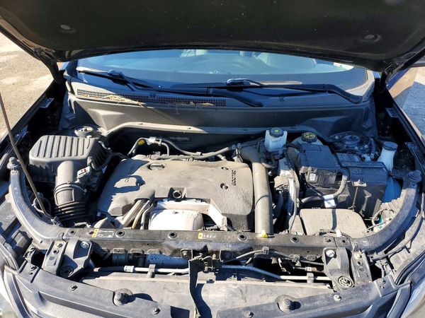 2019 CHEVROLET EQUINOX LT (2LT) — Engine bay