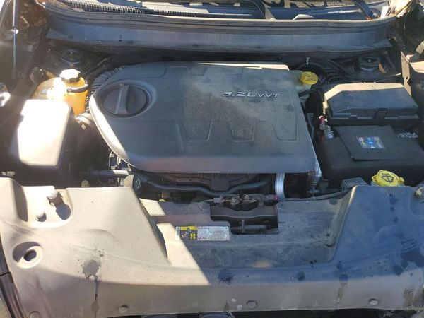 2014 JEEP CHEROKEE Limited — Engine bay