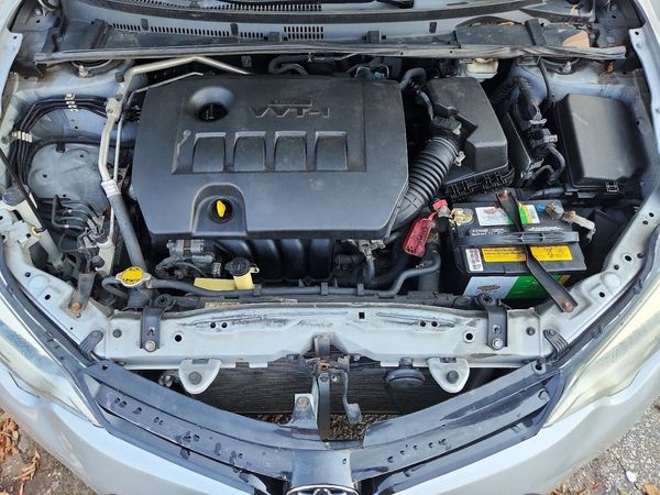 2014 TOYOTA COROLLA L/LE — Engine bay