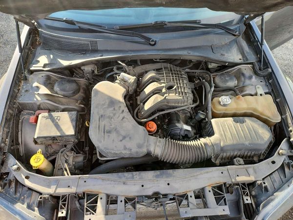 2014 CHRYSLER 300 300S — Engine bay