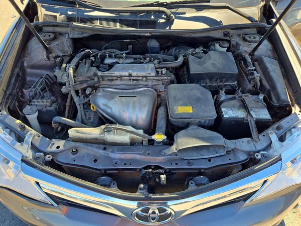2014 TOYOTA CAMRY — Engine bay