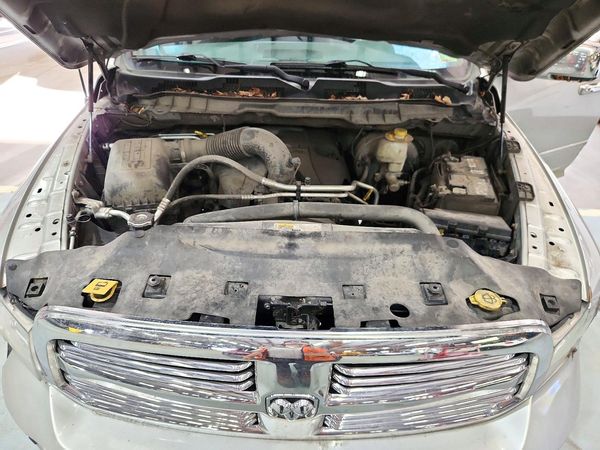 2013 RAM 1500 SLT — Engine bay