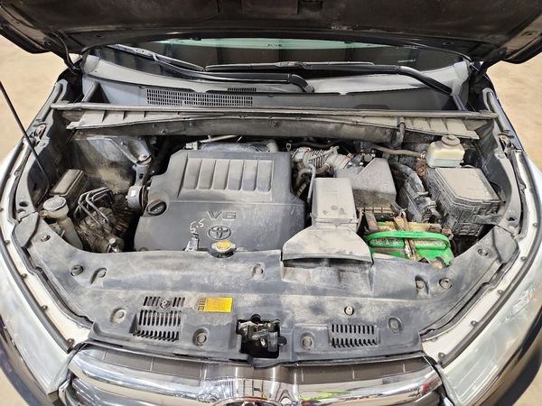 2015 TOYOTA HIGHLANDER Base/Hybrid — Engine bay