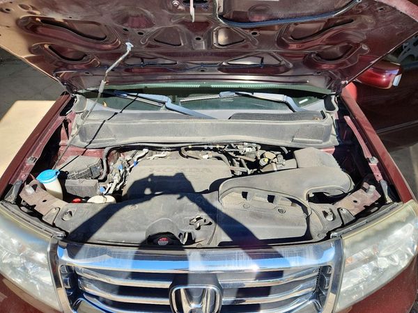 2012 HONDA PILOT TOURING — Engine bay