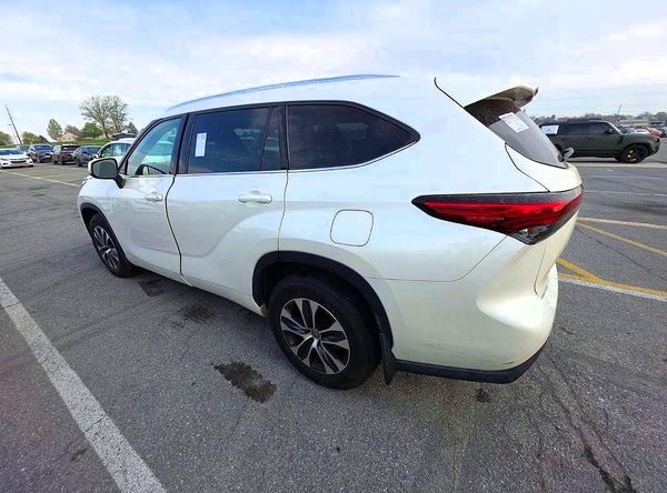 2021 TOYOTA HIGHLANDER XLE Nav