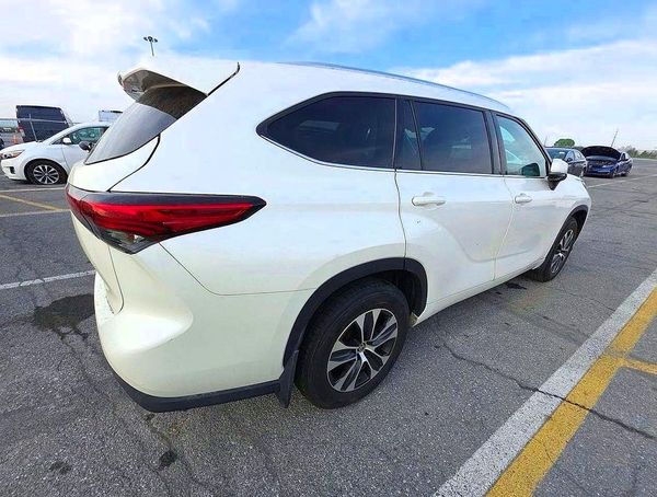 2021 TOYOTA HIGHLANDER XLE Nav