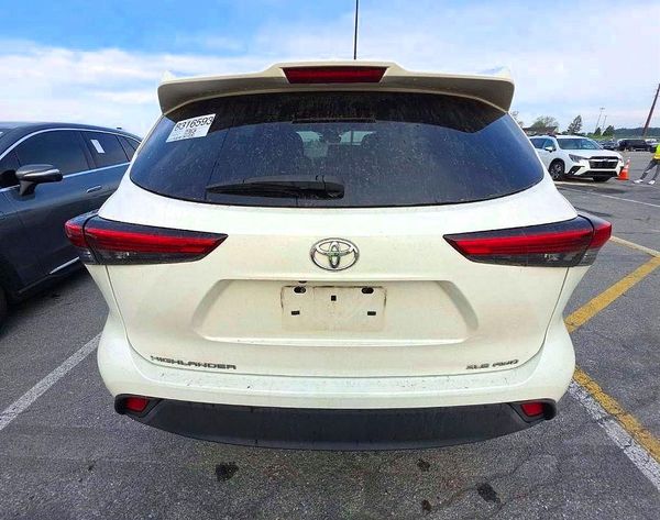 2021 TOYOTA HIGHLANDER XLE Nav