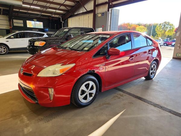 2012 TOYOTA PRIUS — Front 3/4