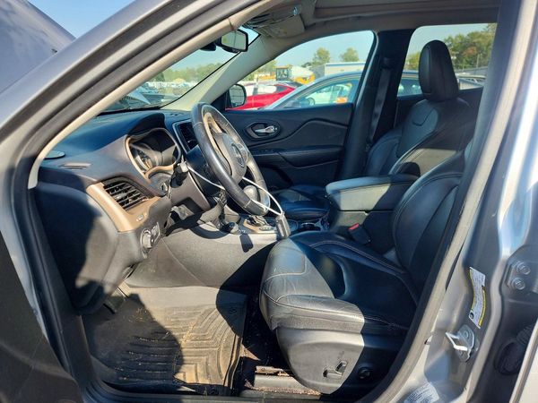 2017 JEEP CHEROKEE Limited — DENT