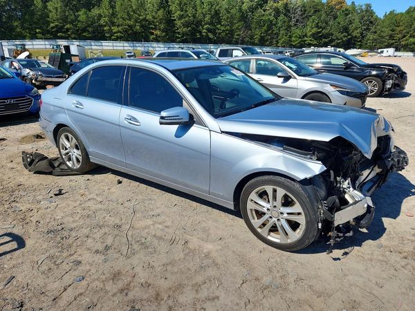 2013 MERCEDES-BENZ C C250 — Passenger 3/4