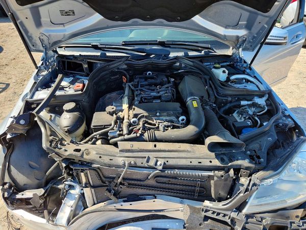 2013 MERCEDES-BENZ C C250 — Engine bay