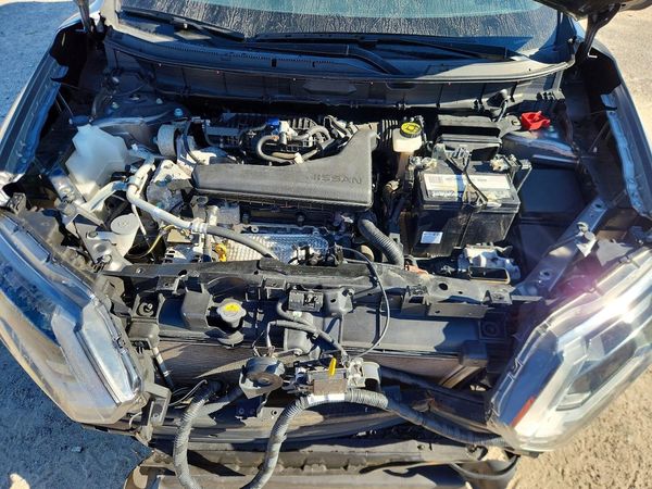 2020 NISSAN ROGUE — Engine bay