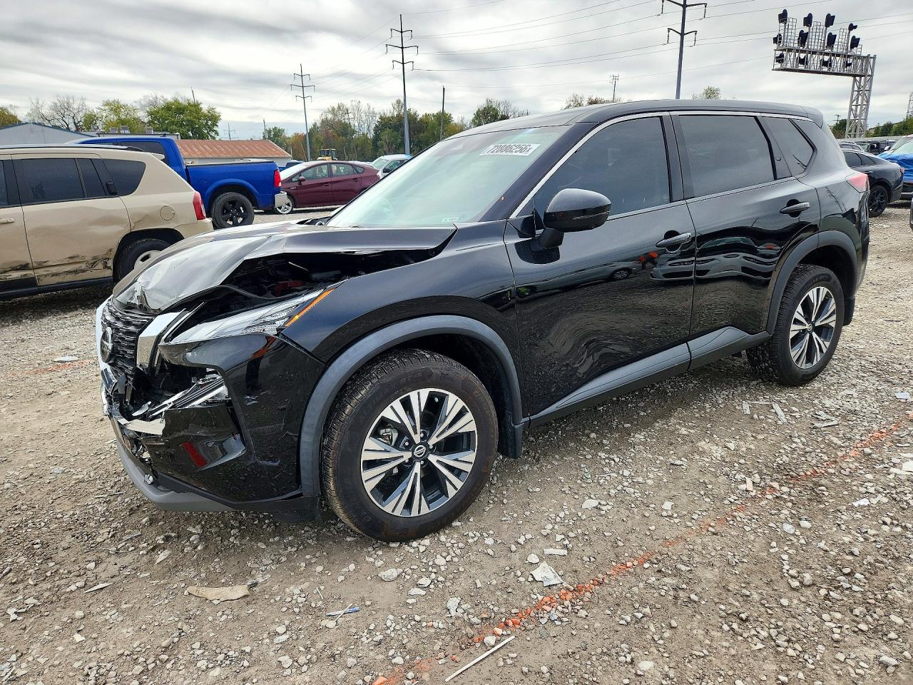 2021 NISSAN ROGUE SV — Front 3/4