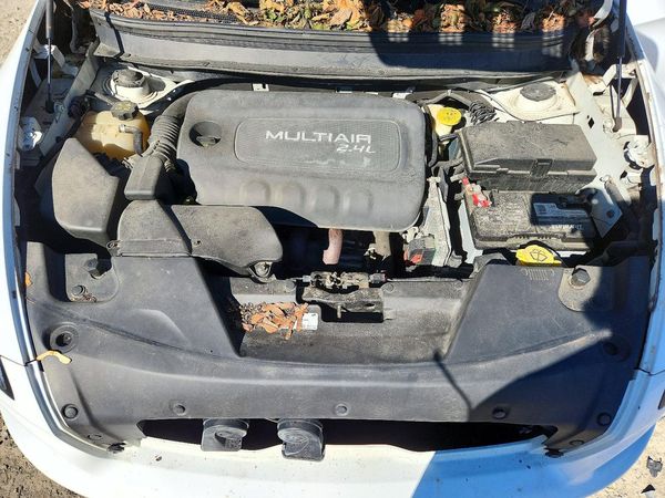 2014 JEEP CHEROKEE Latitude — Engine bay