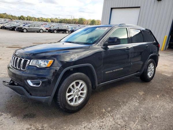 2018 JEEP CHEROKEE Laredo — Front 3/4