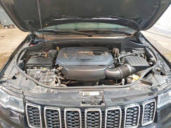 2018 JEEP CHEROKEE Laredo — Engine bay