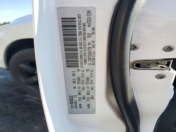 2016 RAM 1500 ST — VINS