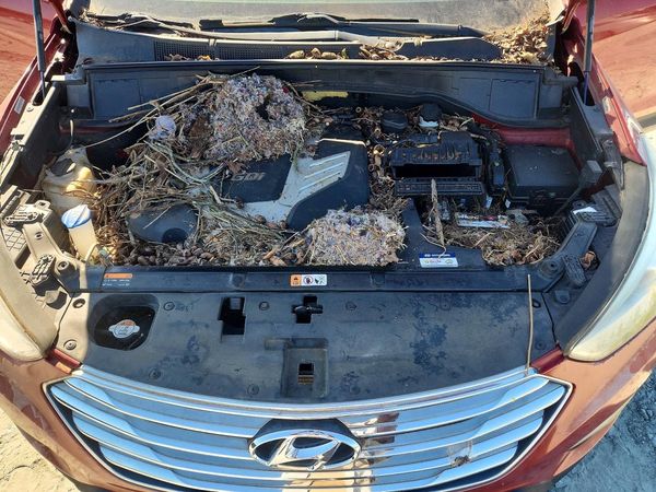 2013 HYUNDAI SANTA FE GL — Engine bay