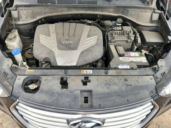 2017 HYUNDAI SANTA FE GLS — Engine bay