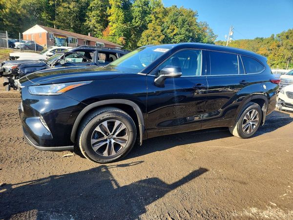 2020 TOYOTA HIGHLANDER XLE — Front 3/4