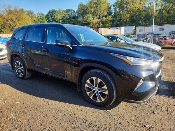2020 TOYOTA HIGHLANDER XLE — Passenger 3/4