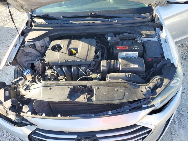 2017 HYUNDAI ELANTRA — Engine bay