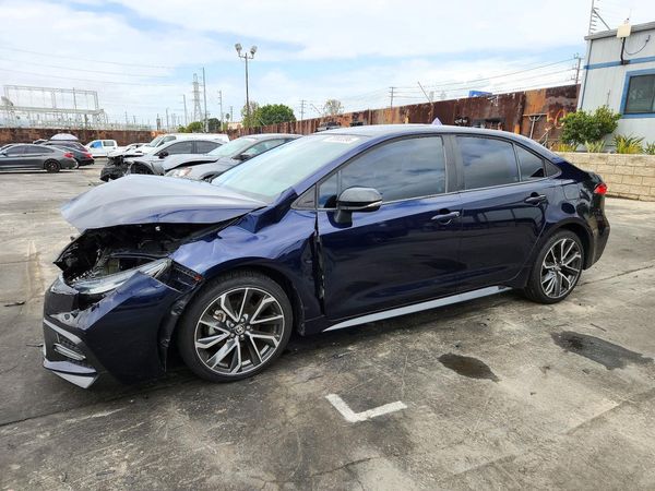 2020 TOYOTA COROLLA SE, CVT, w/Premium pkg — Front 3/4