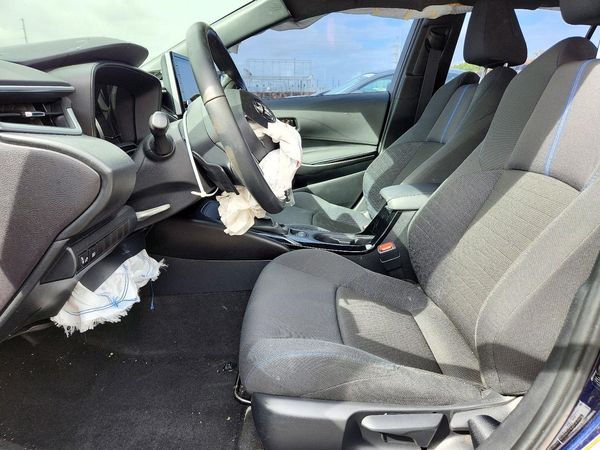 2020 TOYOTA COROLLA SE, CVT, w/Premium pkg — DENT