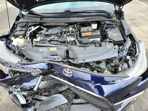 2020 TOYOTA COROLLA SE, CVT, w/Premium pkg — Engine bay