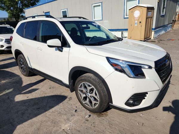 2022 SUBARU FORESTER Premium — Passenger 3/4
