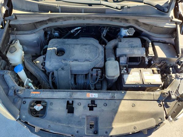 2017 HYUNDAI SANTA FE — Engine bay