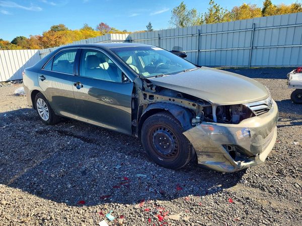 2013 TOYOTA CAMRY — Passenger 3/4