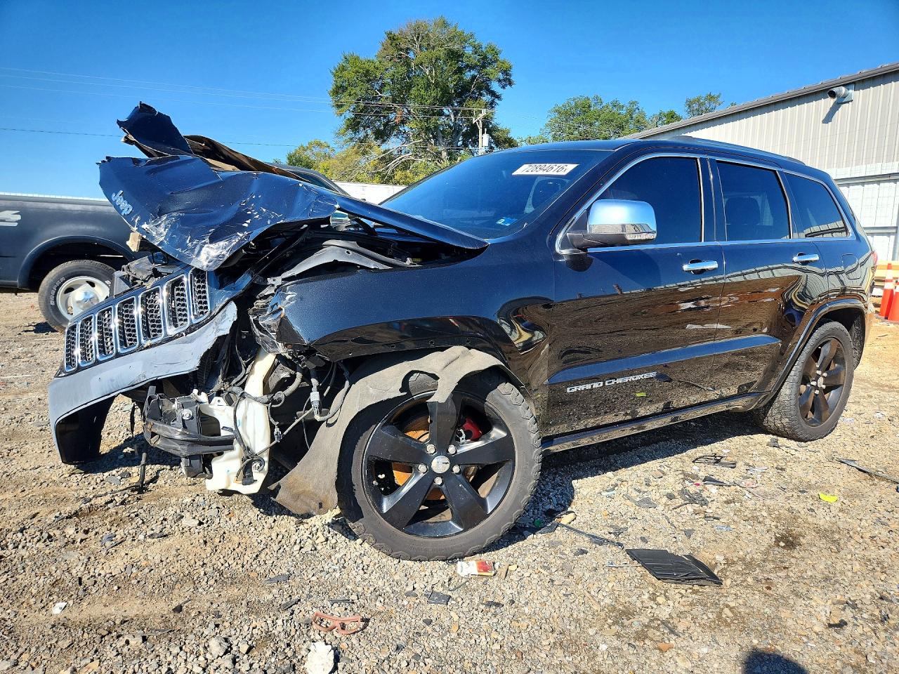 2015 JEEP CHEROKEE Overland — Front 3/4