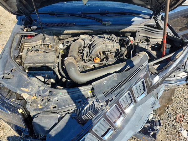 2015 JEEP CHEROKEE Overland — Engine bay