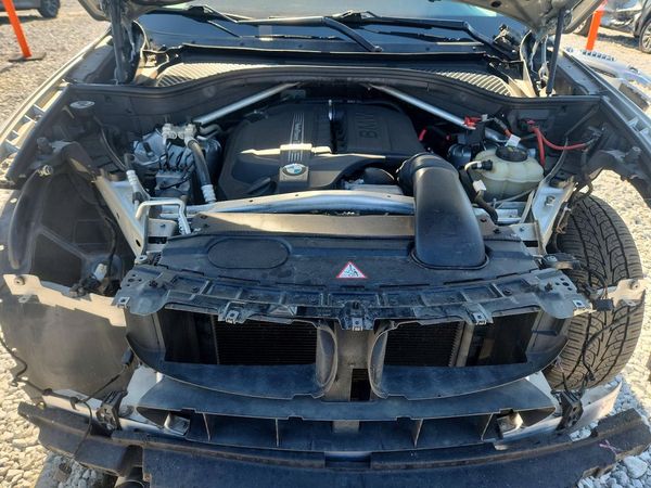 2016 BMW X5 xDrive35i — Engine bay
