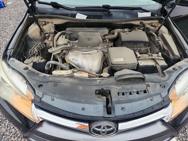 2015 TOYOTA CAMRY — Engine bay