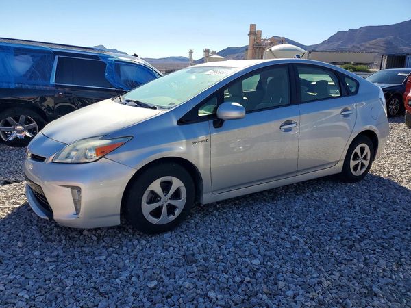 2014 TOYOTA PRIUS — DSFA — Front 3/4