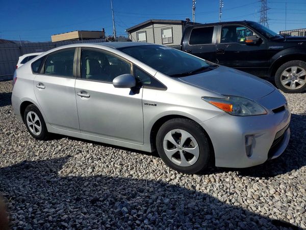 2014 TOYOTA PRIUS — Passenger 3/4