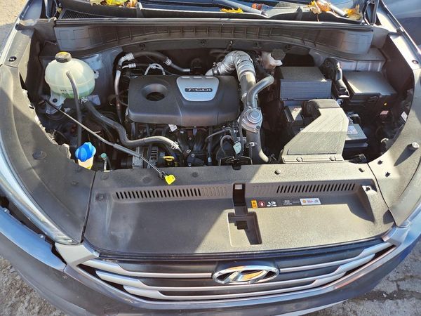 2017 HYUNDAI TUCSON — Engine bay