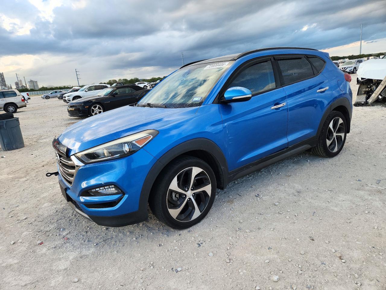 2016 HYUNDAI TUCSON — Front 3/4