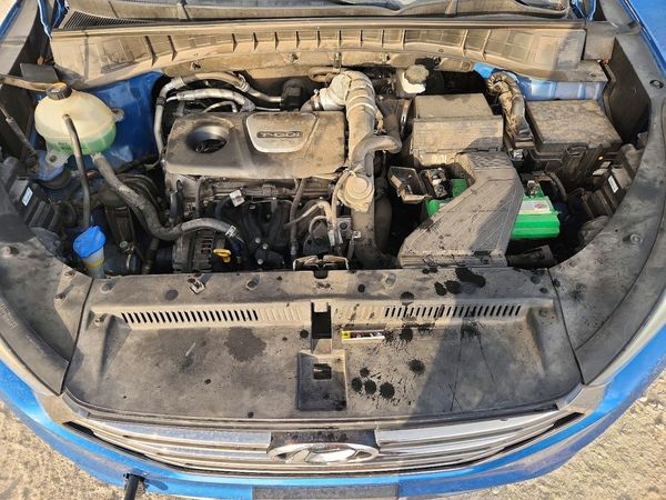 2016 HYUNDAI TUCSON — Engine bay