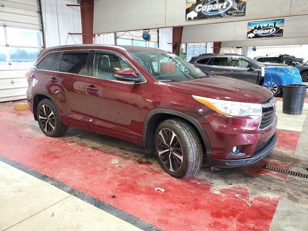 2016 TOYOTA HIGHLANDER Base/Hybrid — Passenger 3/4