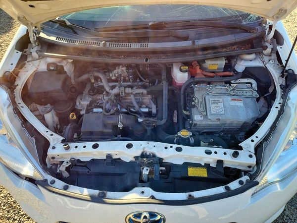 2012 TOYOTA PRIUS — Engine bay