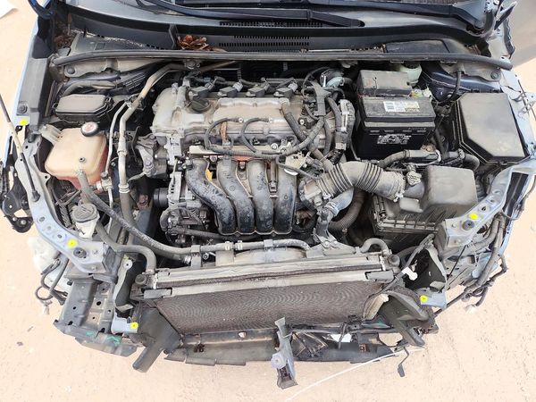 2020 TOYOTA COROLLA LE — Engine bay